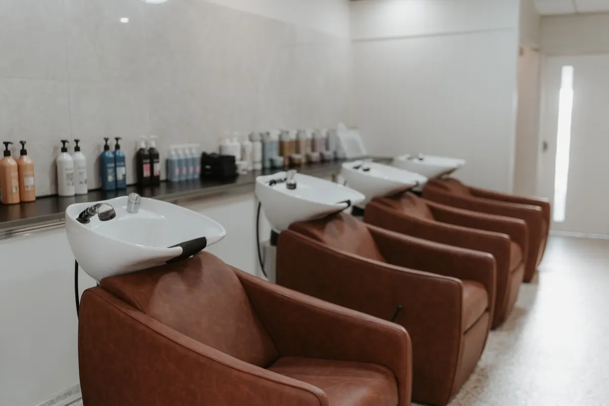 Wash basins with leather chairs